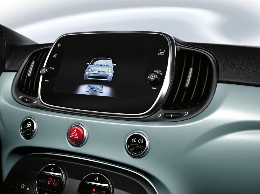 Детали интерьера Fiat 500C Hybrid Launch Edition (312) 2020 года  (фото 2 из 88)